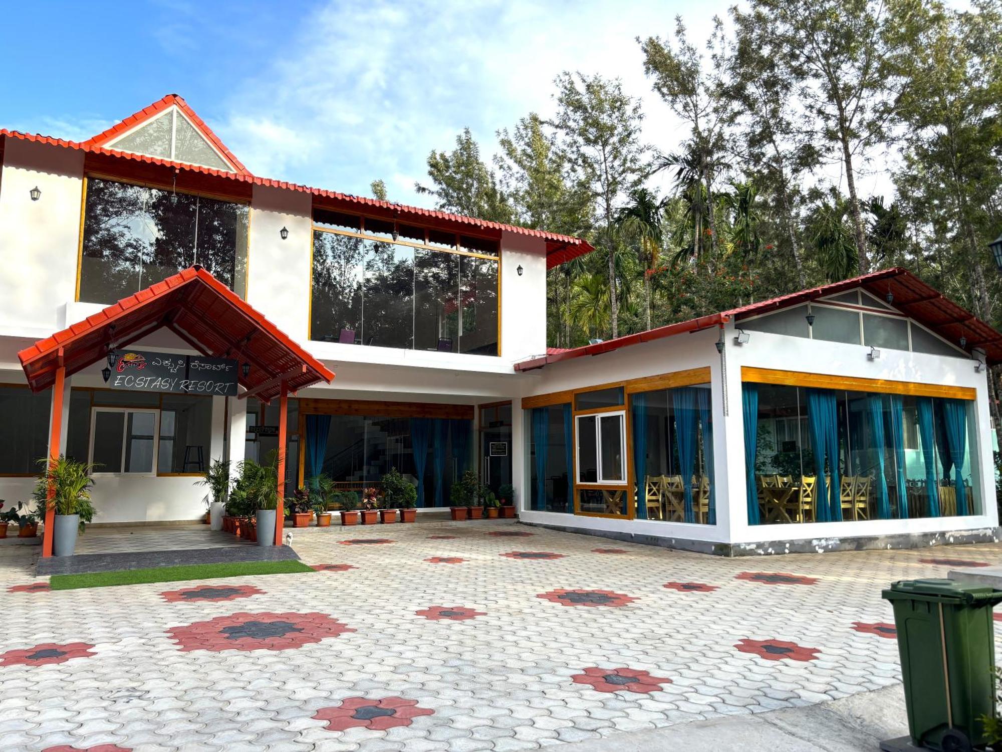 Ecstasy Tent Stay With Swimming Pool & Common Washroom Чикмагалур Екстер'єр фото
